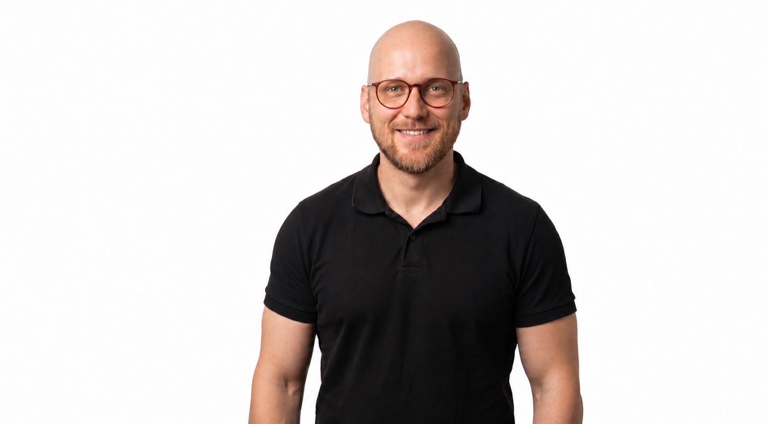 Niklas Volland Studio-Portrait (weißer Hintergrund)